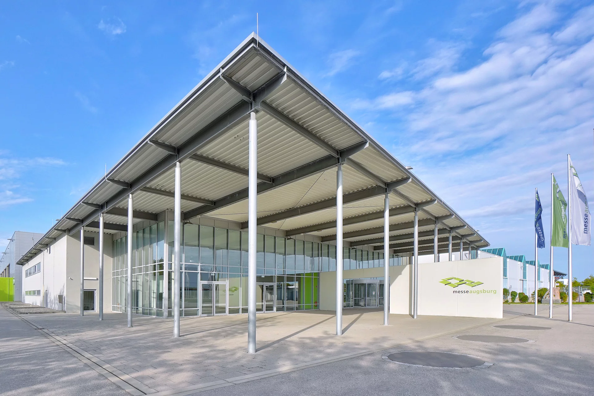 MA Halle 6 Aussenansicht ef 069 - lovebee - die fetzigen hochzeitsmessen