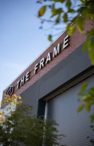 theframe bild 01 659x1024 1 - lovebee - die fetzigen hochzeitsmessen