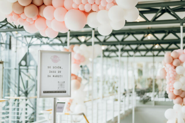 THROWBACK Sindelfingen ✨⁣​​​​​​​​​​​​​​​​​​​​​​​​​​​. ​​​​​​ 
. 
📷 @alisiasinawagner
. 
. 
. 
#hochzeitsmesse #hochzeitsmessen #lovebeehochzeitsmesse #hochzeitsmessecalw #hochzeitsmesseradolfzell #hochzeitsmessebodensee #hochzeitsmesseesslingen #hochzeitsmessestuttgart #hochzeitsmesseaugsburg #hochzeit2023 #hochzeit2024 #hochzeitsdienstleister