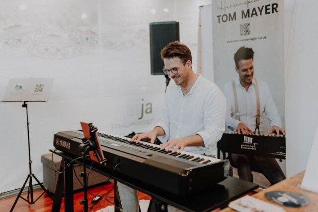 THROWBACK lovebee Esslingen ✨⁣​​​​​​​​​​​​​​​​​​​​​​​​​​​ ⁣So schön war’s! ⁣⁣⁣. ​​​​​ 
. 
📷 @wagnerunternehmensfotografie 
. 
. 
. 
#lovebeehochzeitsmessen #hochzeitsmesse #hochzeitsmessen #lovebeehochzeitsmesse  #hochzeitsmesseesslingen #hochzeitsmessestuttgart  #hochzeit2023 #hochzeit2024 #hochzeit2025 #hochzeitsdienstleister #verlobt #hochzeitsplanung